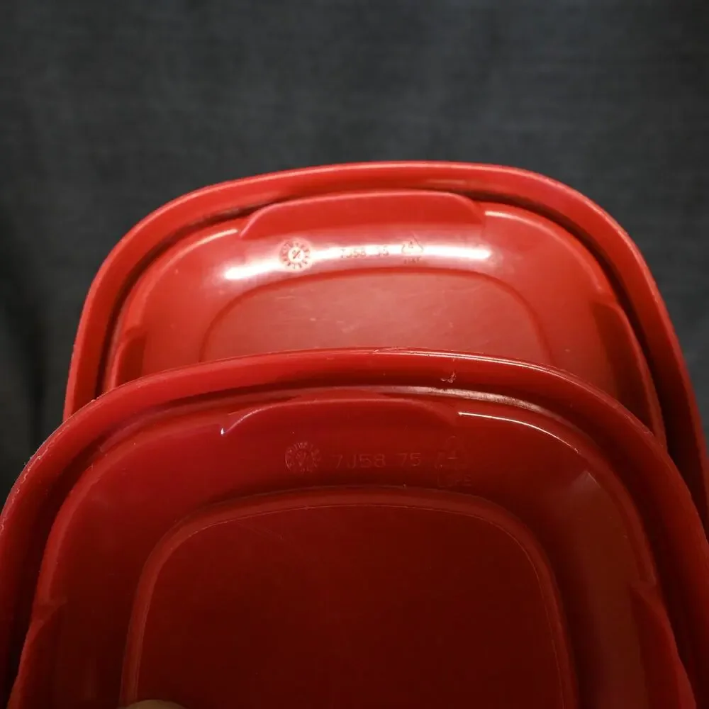 Lot of 7 Rubbermaid 7J58 Replacement Lids Red